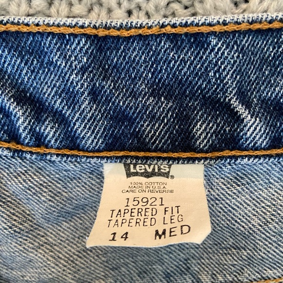 Vintage Women’s Levi’s denim pants. - Picture 4 of 6